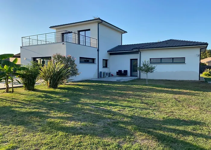 Sur La Route Des Chateaux * Soussans