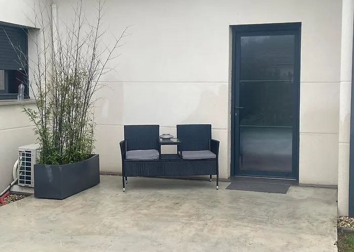 Sur La Route Des Chateaux Soussans